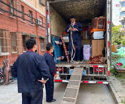 嘉定高楼层居民搬场